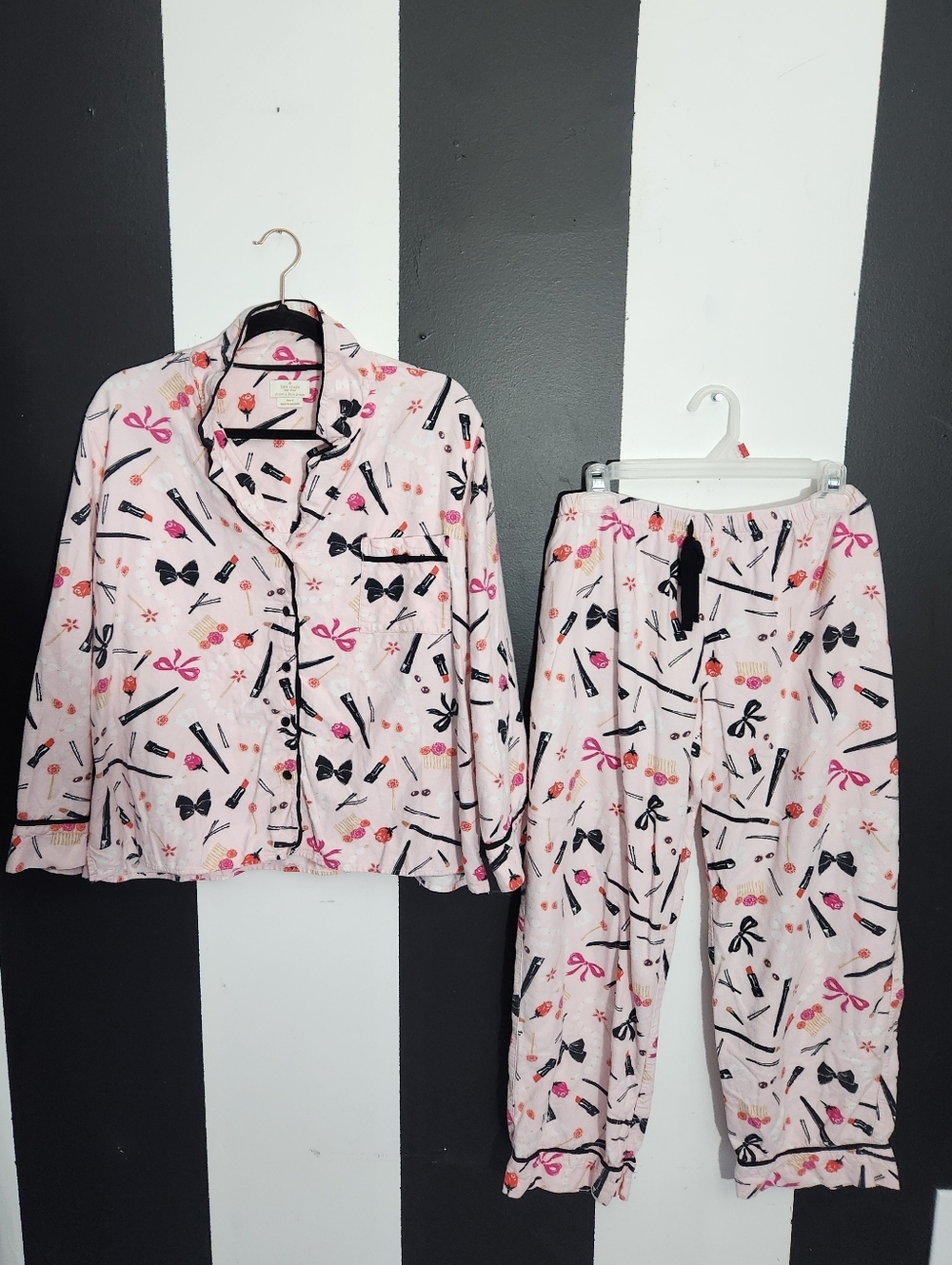 kate spade Pink Makeup & Bow Print Pajama Set